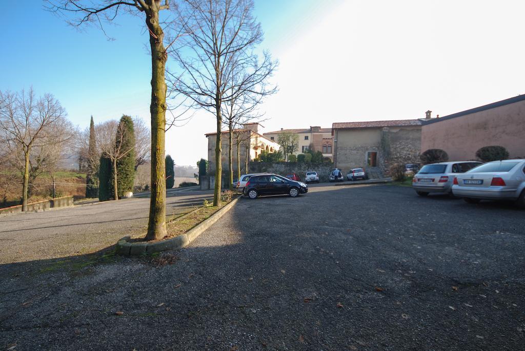 Villa Santa Maria Dell'Arco - Centro Oreb Cazzago San Martino Exteriör bild